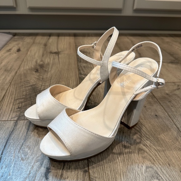 Benjamin Walk Whitta White Platform Heels 8M Wedding - Picture 3 of 6
